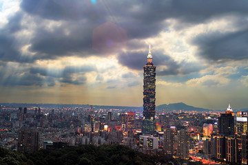 Fototapeta na wymiar Nice view of Taipei City, Taiwan for adv or others purpose use