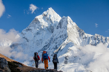 Wandelen in de bergen van de Himalaya