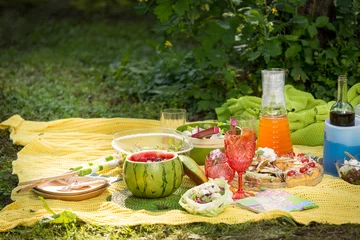 Crédence de cuisine en verre imprimé Pique-nique picnic on grass