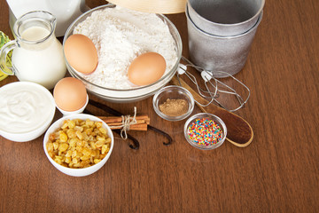 Raisin, spices and form for Easter