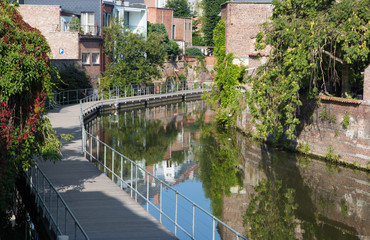 Fototapeta na wymiar Mechelen - Canal and promenade