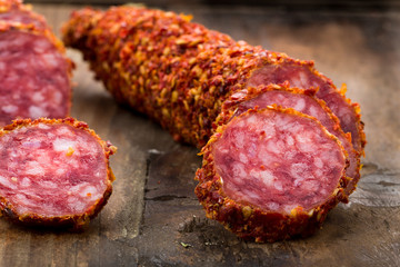 Fuet Salami auf Holz