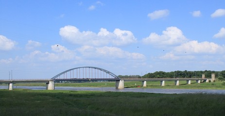 Fototapeta premium Eisenbahnbrücke über die Elbe in Torgau