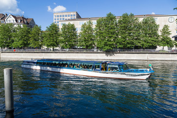 Obraz premium Water Taxi in Zurich, Switzerland