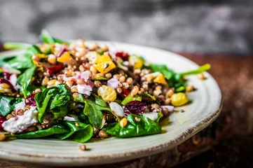 Foto auf Acrylglas Gesunder Salat mit Spinat, Quinoa und gebratenem Gemüse © ehaurylik