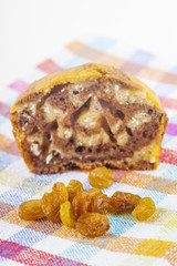 Muffin and raisins