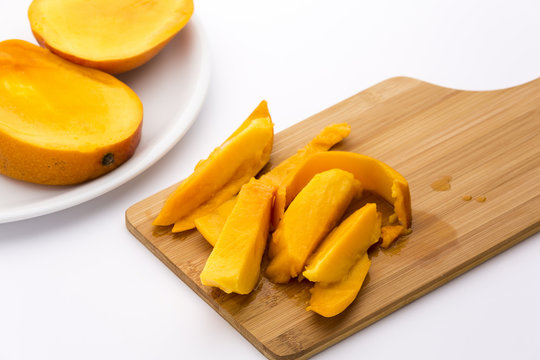 Mango - ausgel&ouml;stes Fruchtfleisch und Schale