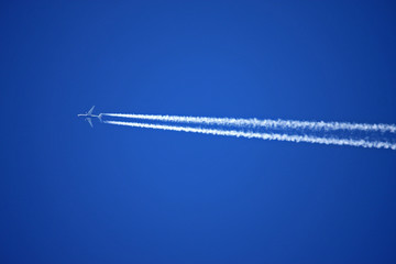 airplane and vapour trail