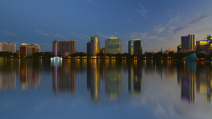 Fototapeta na wymiar Orlando skyline, lake Eola