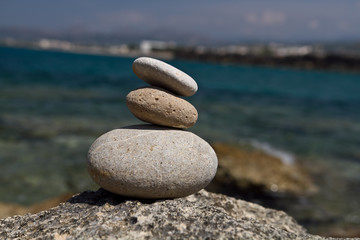 Fototapeta na wymiar stack of stone on sea shore closeup. 