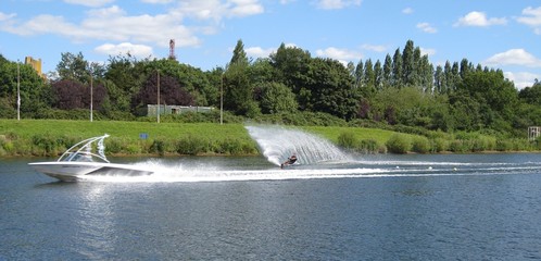 Obraz premium waterskiing slalom