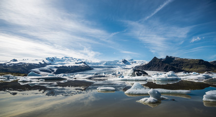 Jökulsárlón - Bucht mit Eisbergen