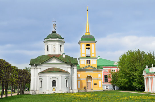 Храмы в усадьбе "Кусково" в Москве