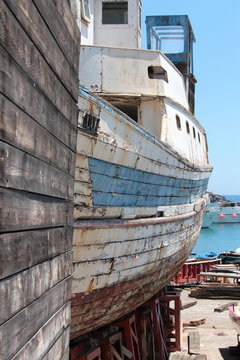 Barca in rimessa ad Aci Trezza