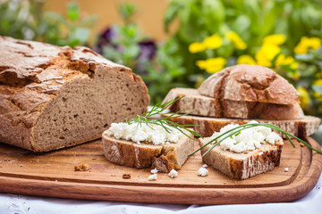 Rustic bread with cottage cheese, for breakfast or snack.