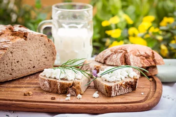 Rollo Brot Rustic bread with cottage cheese, for breakfast or snack.  © locrifa