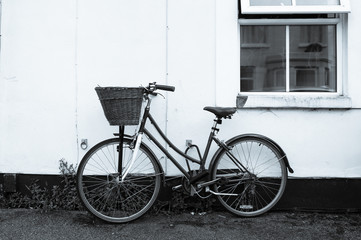 Fototapeta na wymiar Old bike by the window of a cottage