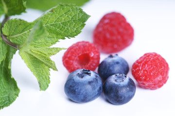Ягоды и мята