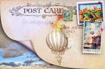 Carte postale ancienne avec timbres et ciel bleu