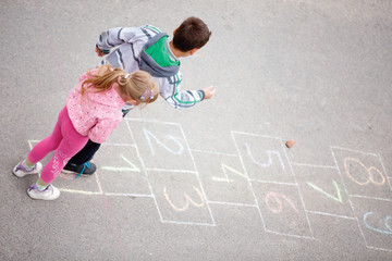  Brother and sister play hopscotch
