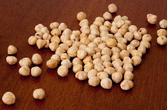 peeled hazelnuts