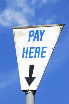 Triangular pay here sign © Arena Photo UK