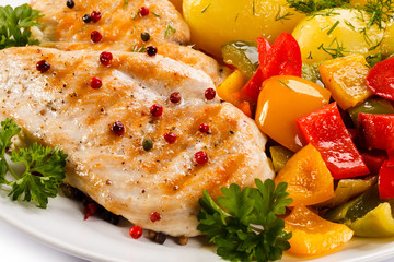 Grilled chicken breast and vegetables