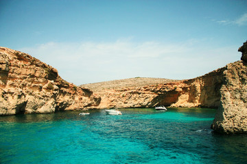 Malta Comino wyspa skały turkusowa woda widok morze © jusiamastalerz