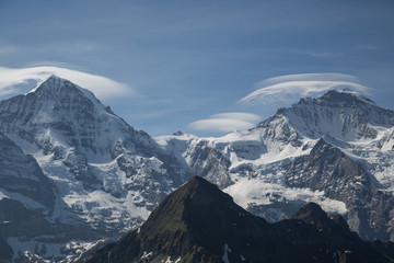 Mönch und Jungfrau Gipfel in Wolken