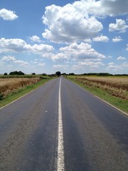 Fototapeta premium In the middle of an empty road