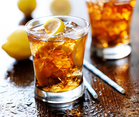 sweet tea with lemon and ice