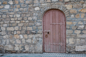Fototapeta na wymiar Old architectural details - arched door