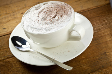 Kaffe tasse auf dem tisch