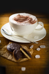 Kaffe tasse auf dem tisch