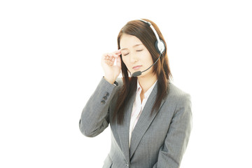 疲れた表情のオペレーター
