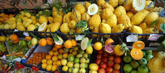 Etalage de fruits et légumes