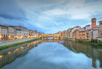 Obraz premium Ponte Vecchio from St Trinity bridge, Florence