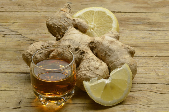 Liqueurs &agrave; base de plantes Herbal liqueurs Kr&auml;uterlik&ouml;re
