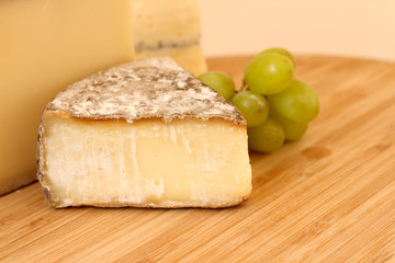 Cheese and grapes