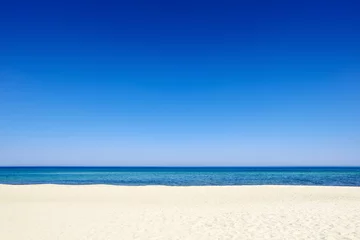 Selbstklebende Fototapete Küste Sommer blauer Himmel Meer Küste Sand Hintergrund Exemplar.