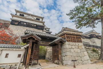 秋の紫竹門と小天守