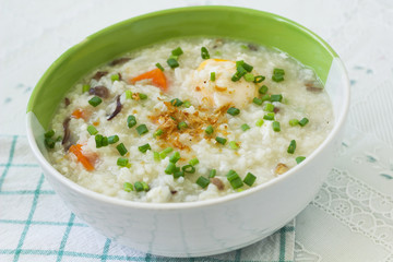 Boiled rice with egg and vegetables