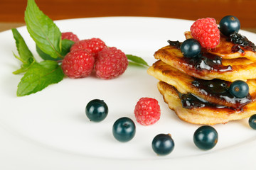 pancakes and berries