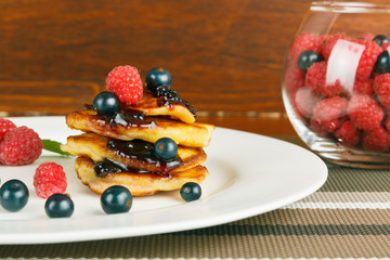 pancakes and berries