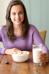 Obraz na płótnie Canvas Happy teenage girl enjoy healthy cereal breakfast