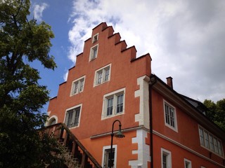 Orangenes Haus