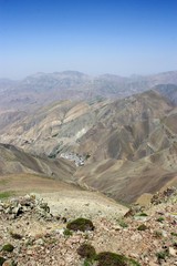 Fototapeta na wymiar montagnes d'Iran au printemps