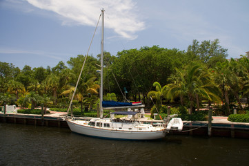 Fototapeta na wymiar Segelboot, Riverwalk, Hafen, Pier, Anker, Fort Lauderdale,