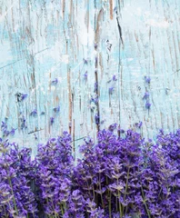 Photo sur Plexiglas Lavande Fresh lavender on wood