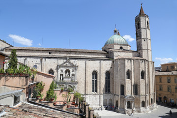 Fototapeta na wymiar The Gothic-style church of San Francesco